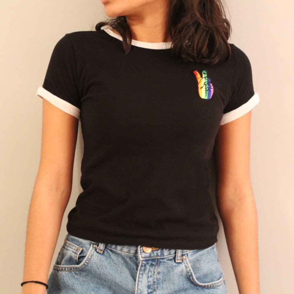 🎉SPENCER’S🎉 Black Tee with Rainbow Peace Sign